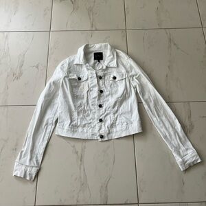 Women’s White Denim Jacket size small, 98% cotton